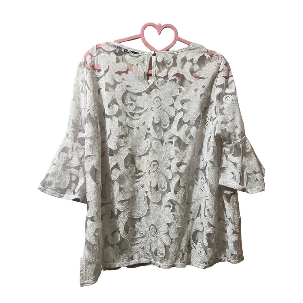 White flower pattern Top - Picture 2 of 2